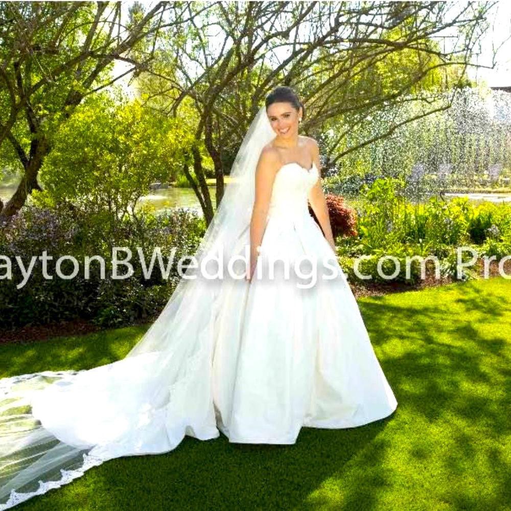 Paloma Blanca Wedding Dress